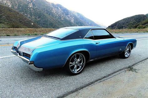 1967 BUICK RIVIERA CUSTOM 2 DOOR COUPE - Rear 3/4 - 157614