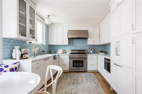 Coastal Kitchen Trends 2021 Flooring Ideas / 4 Timeless Kitchen Cabinet Colors Sea Pointe ...