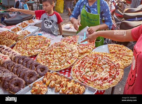 Ayutthaya ayutthaya night market hi-res stock photography and images ...