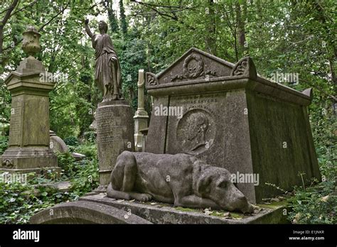 Highgate Cemetery London Stock Photo - Alamy