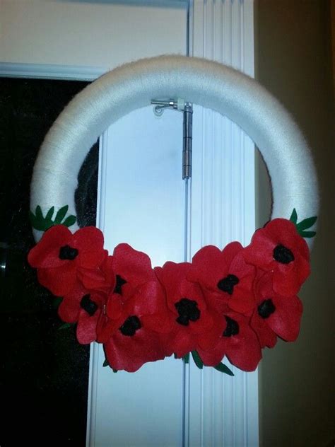 Remembrance Wreath with Felt Poppies :) | Poppy wreath, Remembrance day ...