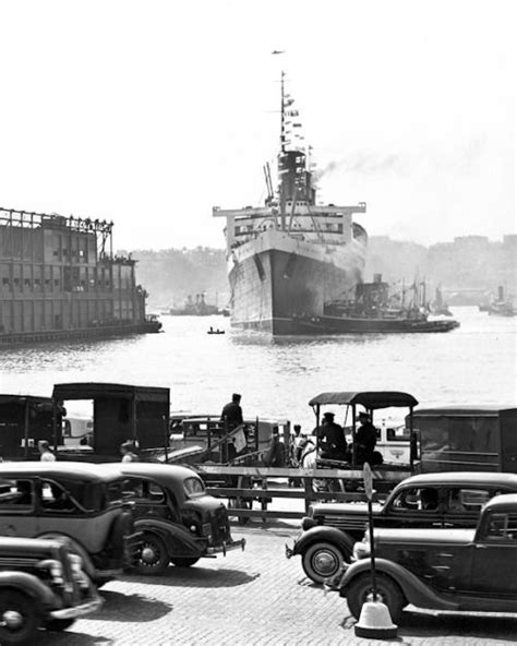 The Queen Mary docks at West Side Piers,... - route22ny | Queen mary, Cunard ships, Cruise ship