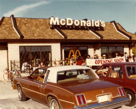 McDonald's in the 1970s~Before then, there were no tables inside. It ...