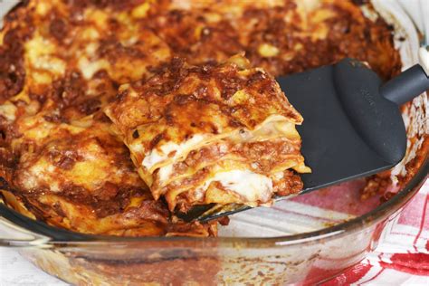 Lasagne alla bolognese Ricetta semplice e veloce | SempliceVeloce