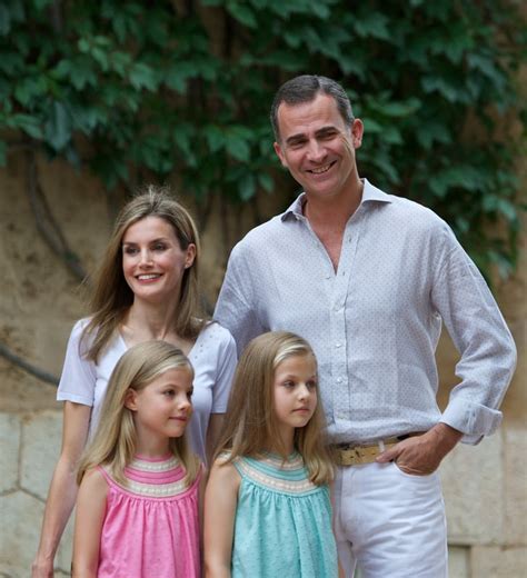 In August 2014, the Spanish royal family posed for photos outside | Queen Letizia of Spain ...