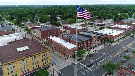 Ravenna, Ohio Courthouse & Flagpole 4K HD Drone - YouTube