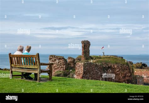 Dunbar castle scotland hi-res stock photography and images - Alamy