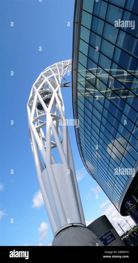 Wembley Stadium Arch Stock Photo - Alamy