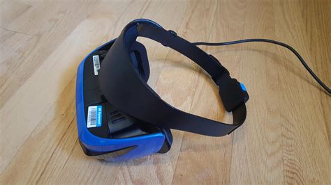 Unboxing and first look at the new Microsoft “Mixed Reality” VR headset ...