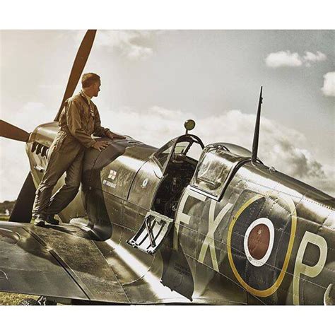 Battle of Britain Spitfire pilots average age of only 20yrs old were ...