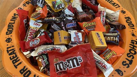 Trick or treat: The perfect Halloween candy for 32 NFL QBs | Yardbarker