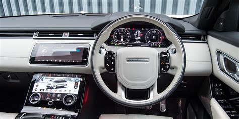 Land Rover Range Rover Velar Interior & Infotainment | carwow