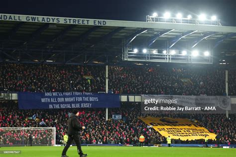 Fans of Everton protest against the Premier League calling them... News ...