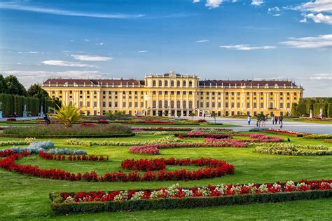 Erlach. El Palacio de Schonbrunn, en Viena, uno de los mejores ejemplos de la época imperial ...