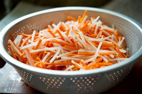 Vietnamese Carrot Daikon Pickles for Vietnamese Recipes (Do Chua)