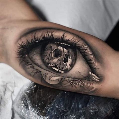 Realistic Eye Tattoos: Everything You Need to Know - CTMtattoo