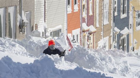 Canadian military mobilized to help Newfoundland dig out after blizzard | MPR News