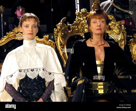 JULIE COX & SUSAN SARANDON CHILDREN OF DUNE (2003 Stock Photo, Royalty Free Image: 31164410 - Alamy