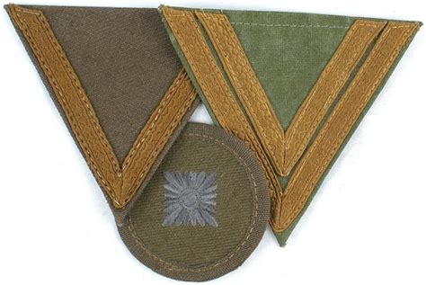 572: Lot of German WWII Afrika Korps tropical insignia : Lot 572