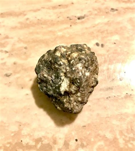 MOON ROCK LUNAR Breccia 26 Gram Meteorite Space Rock - Etsy | Pierre minérale, Minéraux