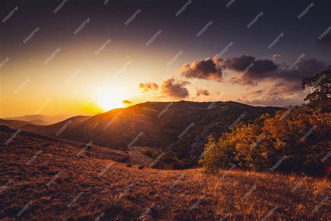 Premium Photo | Golden sunset in autumn mountains