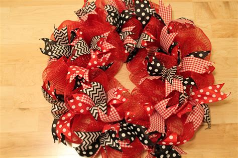 Mesh Wreath With Ribbon Tutorial (With images) | Mesh wreaths, Crafts, Wreaths