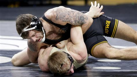 Iowa wrestling results: Hawkeyes top Purdue, Ohio State without Brands