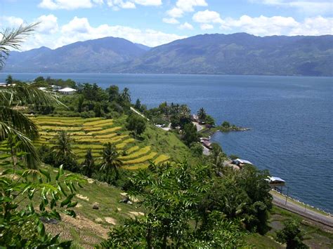 Danau Maninjau Wisata Alam dengan Legenda Bujang Sembilan di Sumatera Barat - Sumatera Barat