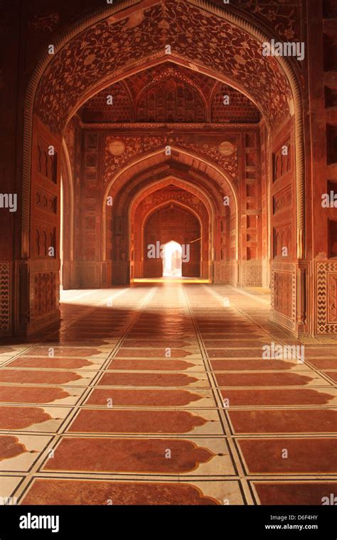 Taj mahal interior hi-res stock photography and images - Alamy