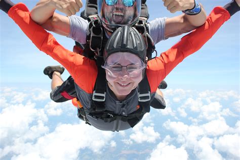 First Time Skydiving: 9 Tips from the Pros - Skydive Carolina