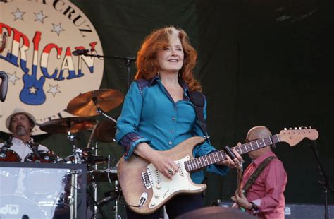 BONNIE RAITT: Three Grammy Wins, Including Song Of The Year! - The Rockpit