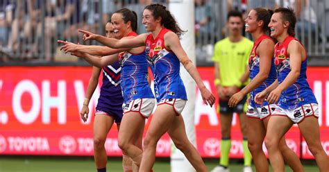 Melbourne Demons become first team in AFLW history to score 100 points ...