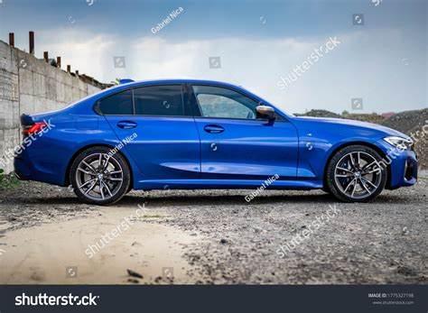 2,261 imágenes de Carro bmw lateral - Imágenes, fotos y vectores de stock | Shutterstock