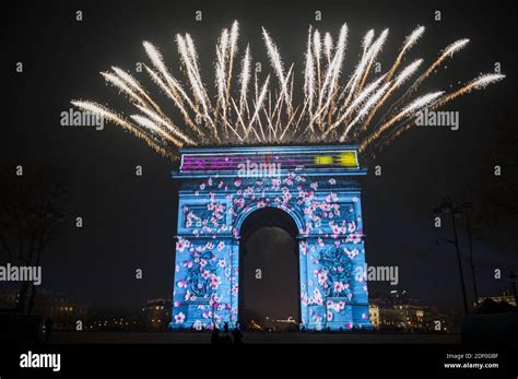 Fireworks illuminate the sky over the Arc de Triomphe during the New ...