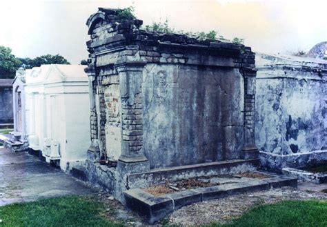 Tomb Lafayette Cemetery No. 1 – RiversideNOLA