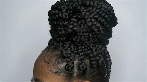 HOW TO DO A BUN WITH BOX BRAIDS - YouTube