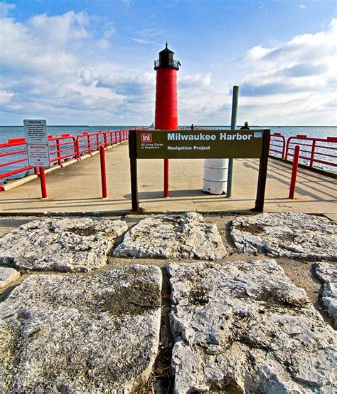 Milwaukee Pierhead Lighthouse - Wisconsin | Lighthouse, Wisconsin ...