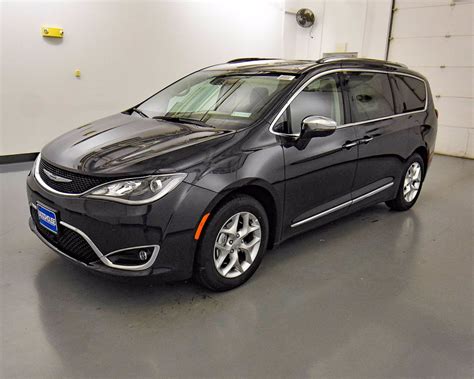 New 2020 CHRYSLER Pacifica Limited With Navigation