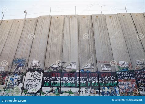 Israeli West bank barrier editorial photography. Image of place - 33154967