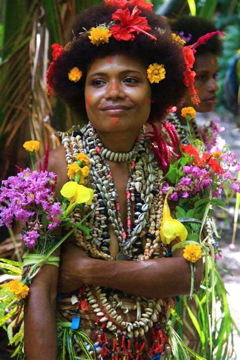 Papua New Guinea People - Papua New Guinea Eastern Highlands tribes - The indigenous population ...