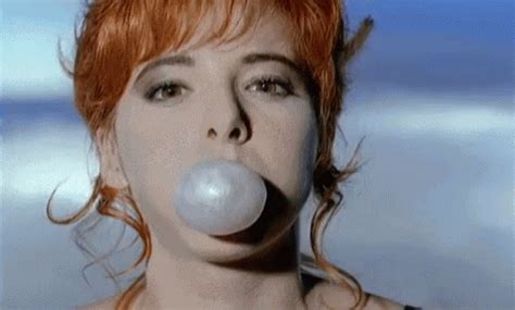 Mylene Farmer Bubble Gum GIF - Mylene Farmer Bubble Gum Bubble - GIF を見つけて共有する