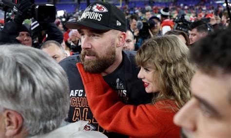 Taylor Swift bracelet gets Travis Kelce reaction on Instagram to ...