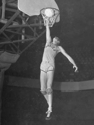 Who Invented the slam dunk? History behind the first dunk - Interbasket