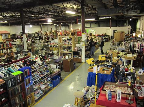 MOTORCITYBLOG: UPCOMING: WEEKEND PICKERS Indoor Flea Market Christmas In July weekend July 13-15