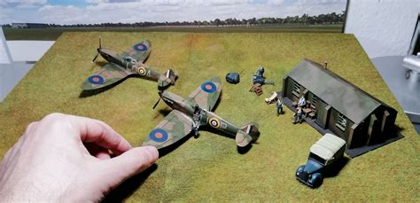 Airfix Battle of Britain diorama in 1/72 scale Hurricane and SpitfireFlugzeugwerk WWII warbird ...