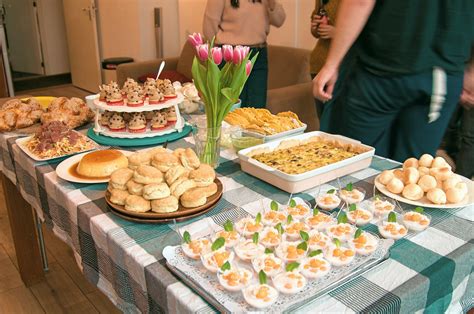 Dear Heidi: What’s the best way to organize a potluck, and how do I decide who is bringing what?