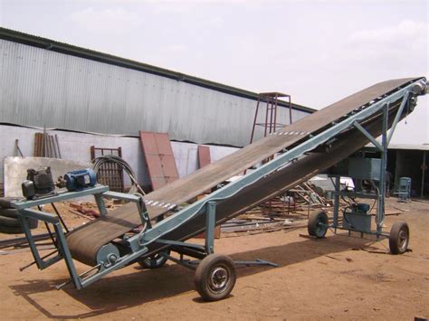 Telescopic Conveyors (mobile Type) by S.r.k.industries, Telescopic Conveyors | ID - 599800