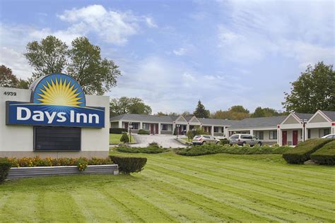 Days Inn by Wyndham Middletown | New Hampton, NY Hotels