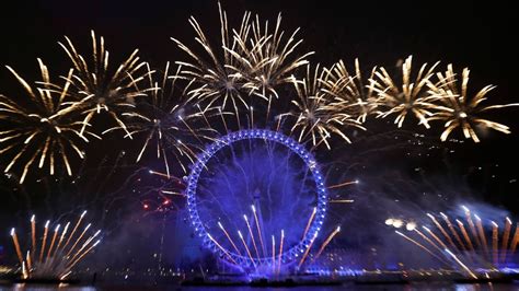 London Eye morphs into EU flag during NYE fireworks extravaganza | CTV News