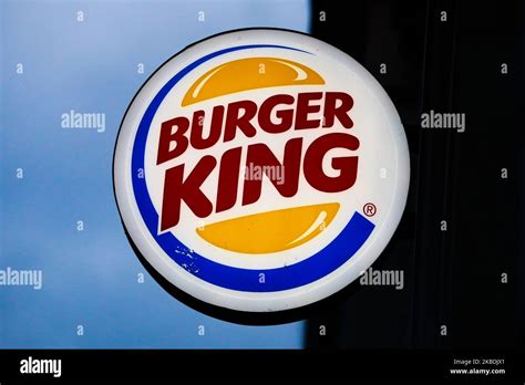 Burger king logo signs hi-res stock photography and images - Alamy